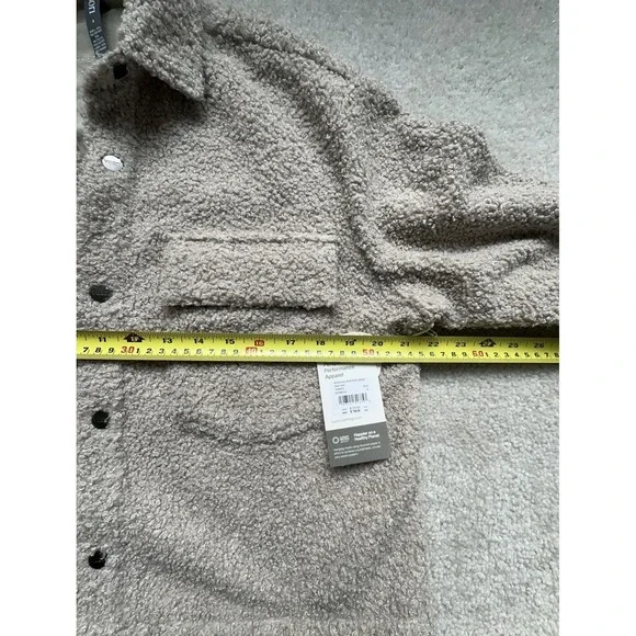 $158 New With Tags Vuori Sycamore Short Shirt Jacket Size S Dark Salt - Picture 8 of 10